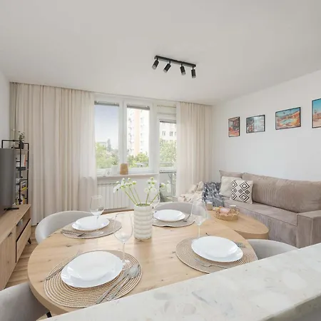 Cosy Two-bedroom In A Great Location Near Pge By Renters Appartement Varsovie