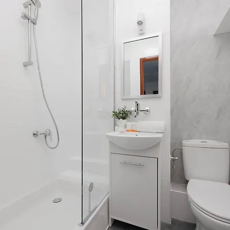 Cosy Two-bedroom In A Great Location Near Pge By Renters Appartamento Varsavia