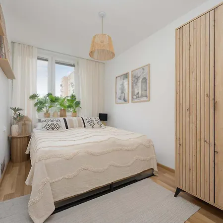 Cosy Two-bedroom In A Great Location Near Pge By Renters Varsavia